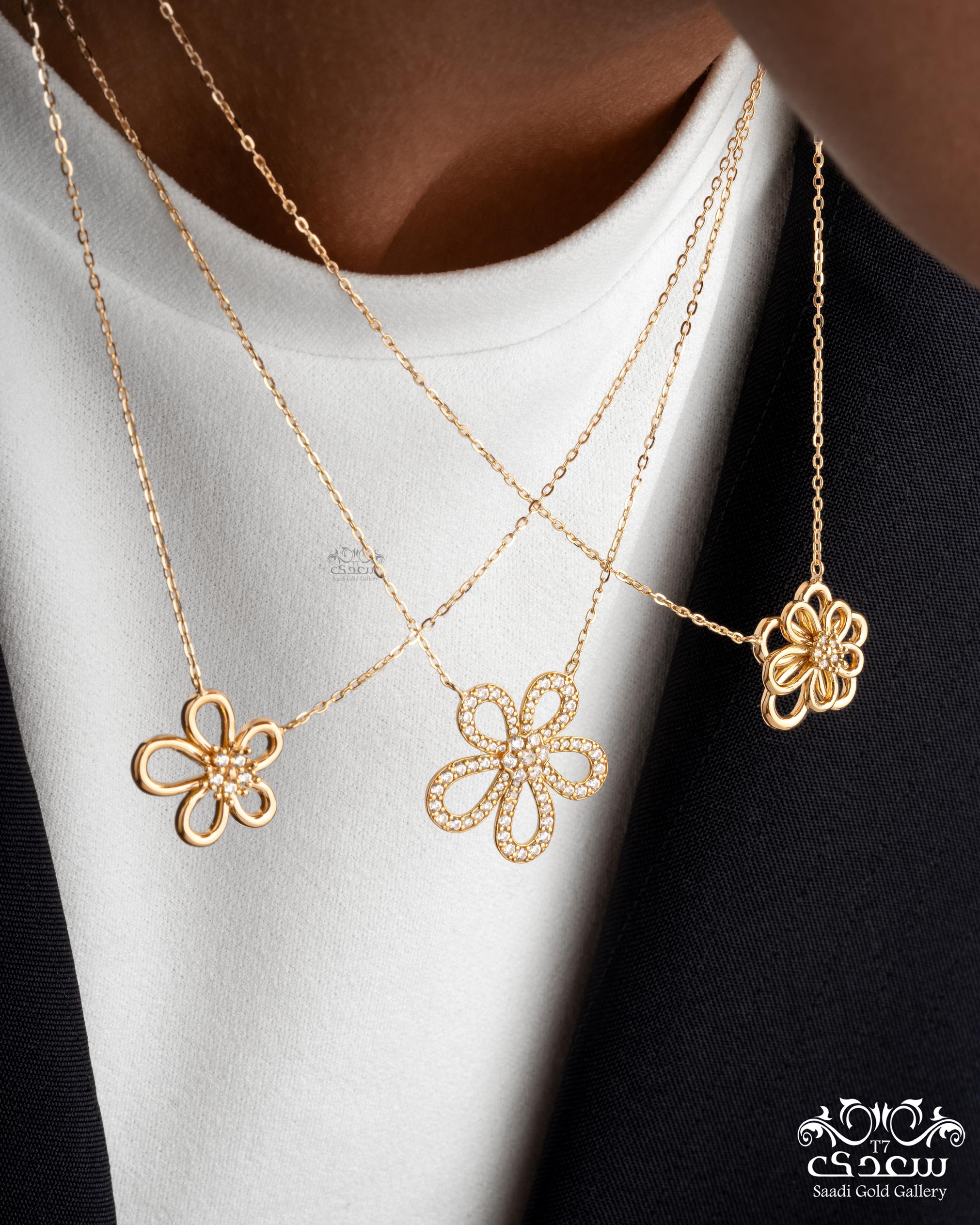 GOLD NECKLACE